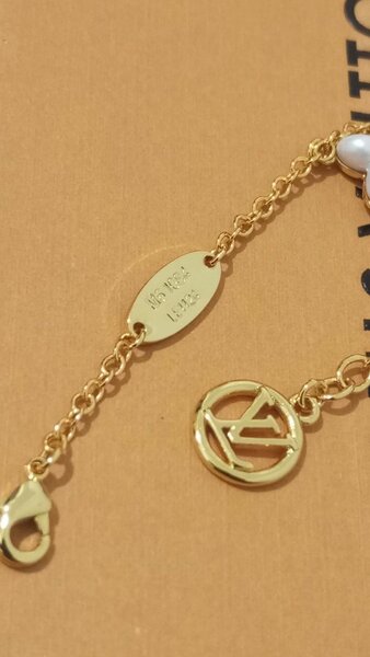 Bracelet doré LV