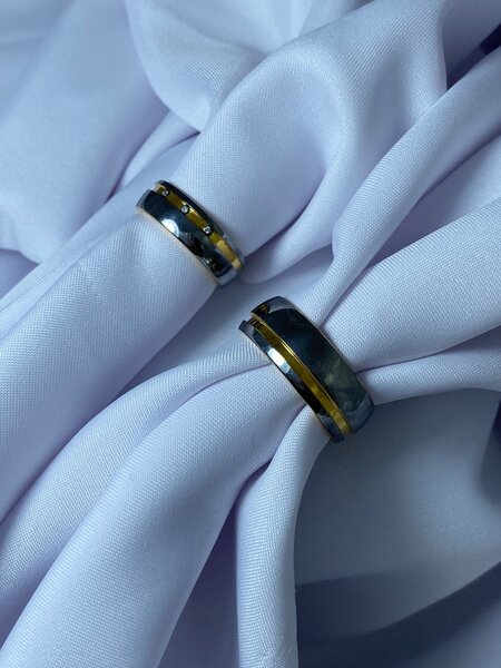 Большой выбор парных колец.