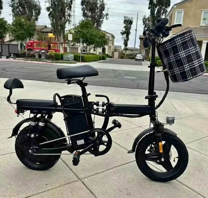 Vélo électrique pliable compact