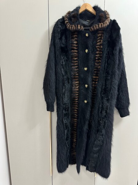 Зимнее пальто из ангоры