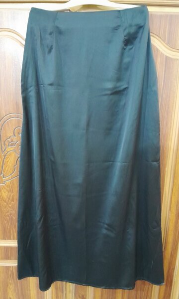 BLACK SILK SKIRT