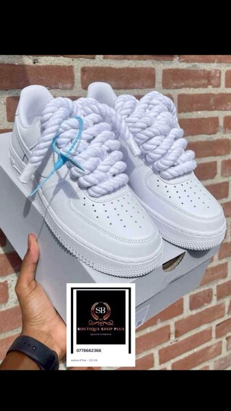 Basket Nike air force authentique avec sa boîte