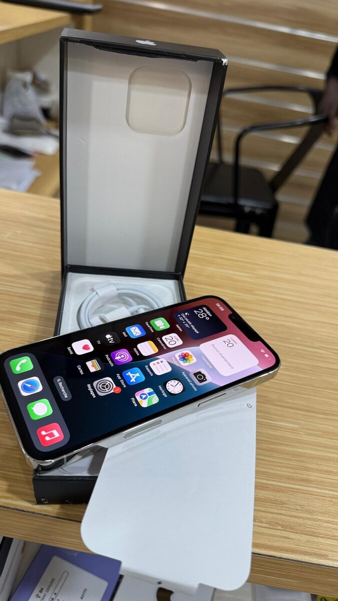 *iphone 13 pro 512g 3 jours d'utilisation prix: 330.000f  :