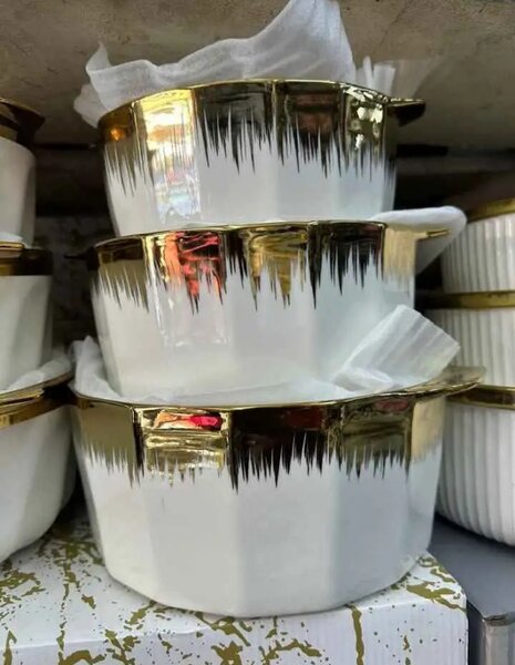 Cocottes en céramique dorée