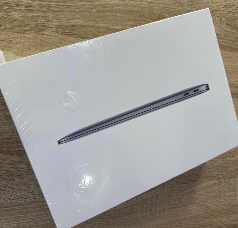 Mac Book Air M1 Chip (New)