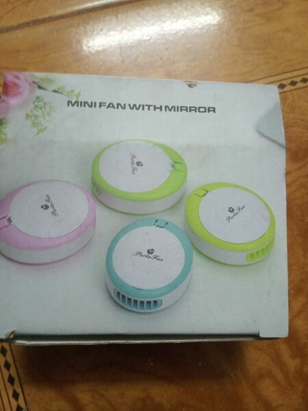 Mini ventilateur avec miroir compact