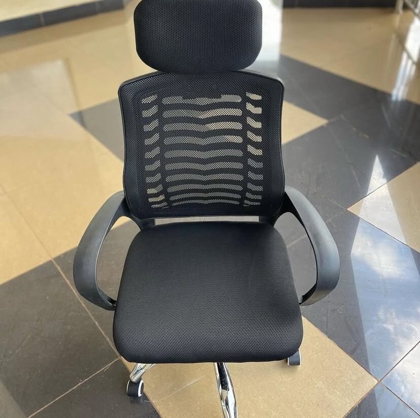 OFFICE CHAIR WITH HEADREST