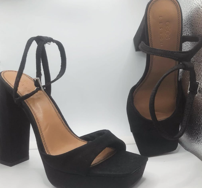 Zapatos de mujer elegantes. Size 5 