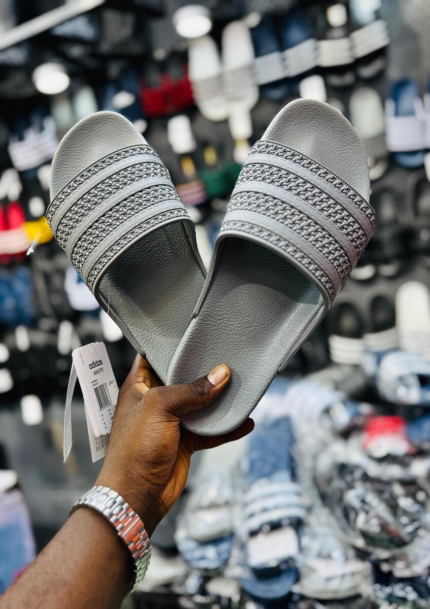 Adilette adidas slides