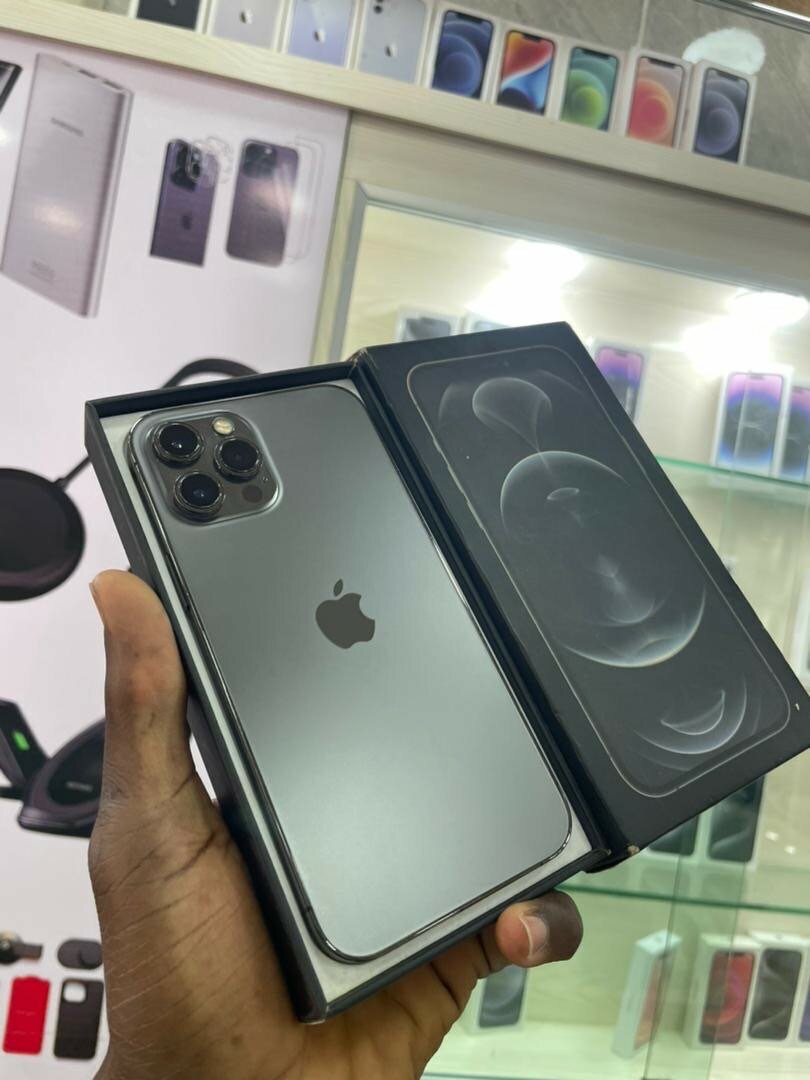 iPhone 12 Pro Max 128g très propre