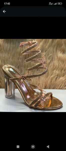 Sandales à talon spiralées