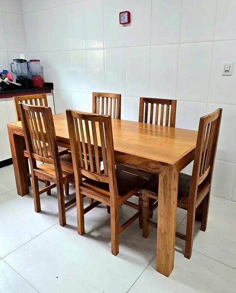 Table à manger en bois massif