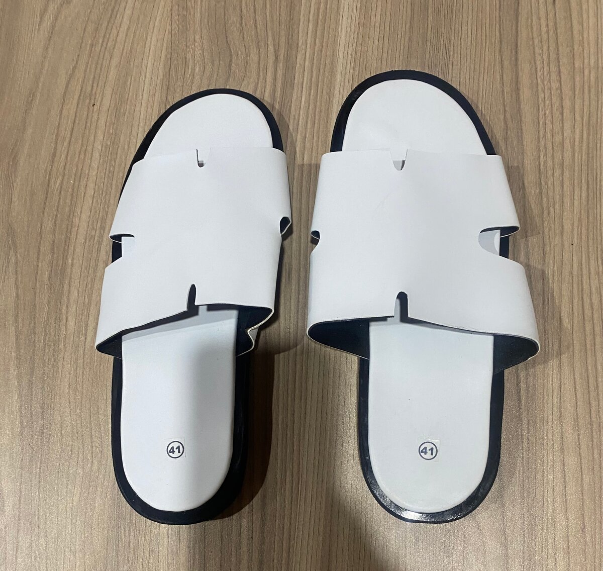 Sandales modernes blanches