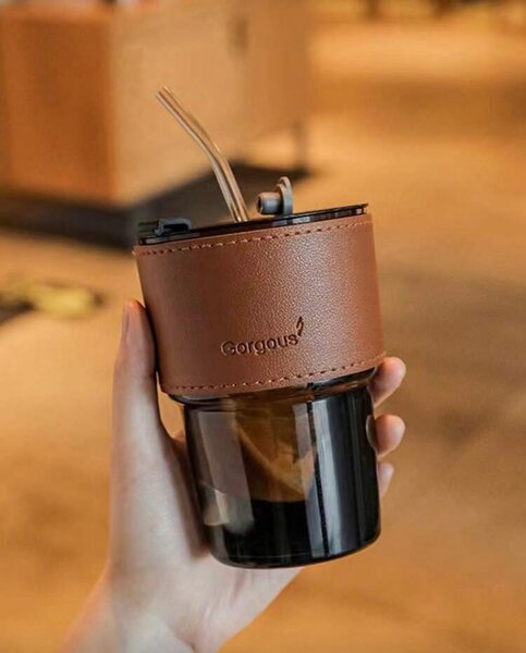 Gobelet en verre avec silicone