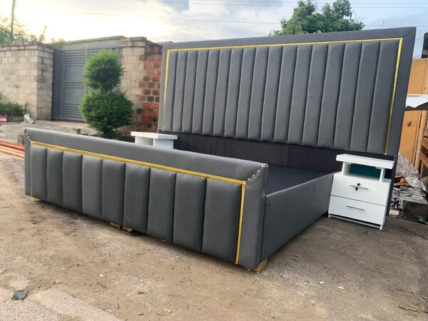 Bed, headboard and side drawers