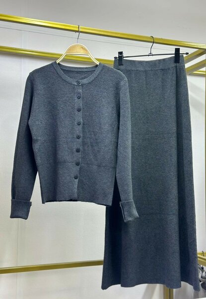 Костюм двойка. Кофта  с юбкой. Так же в коричневом цвете