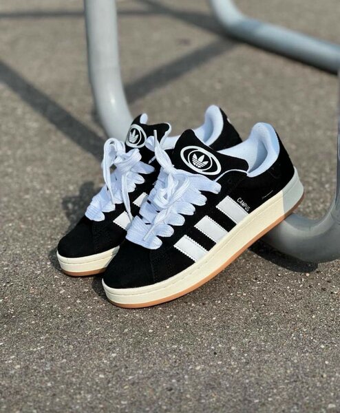 Sneakers classiques noires et blanches