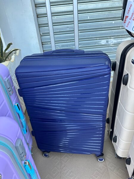 Grand valise en gomme