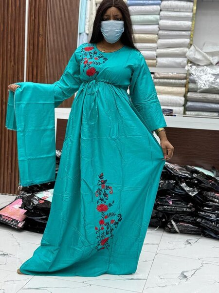 Robé avec grand foulard 100%co