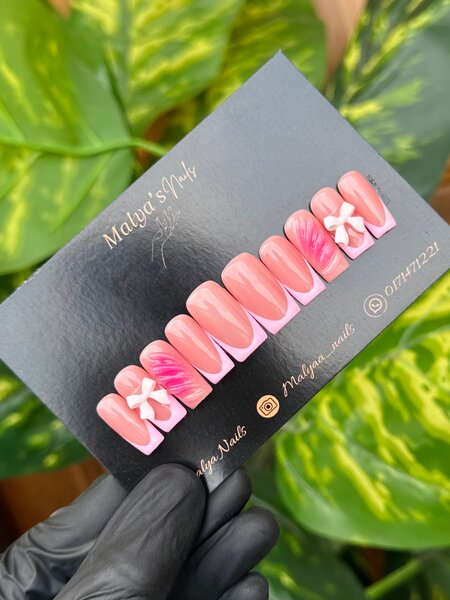 Ongles Faux Roses Élégants