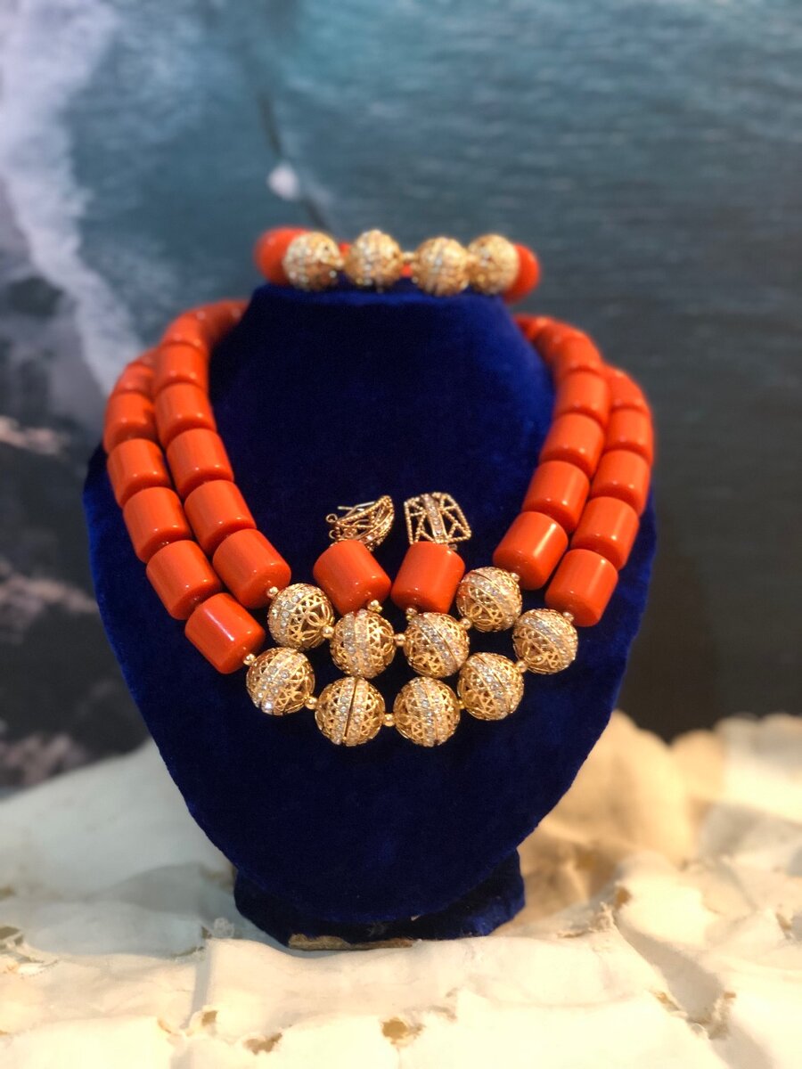 Colliers et sandales