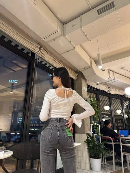 кофта и джинсы клеш