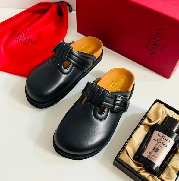 Sabots Valentino en cuir noir