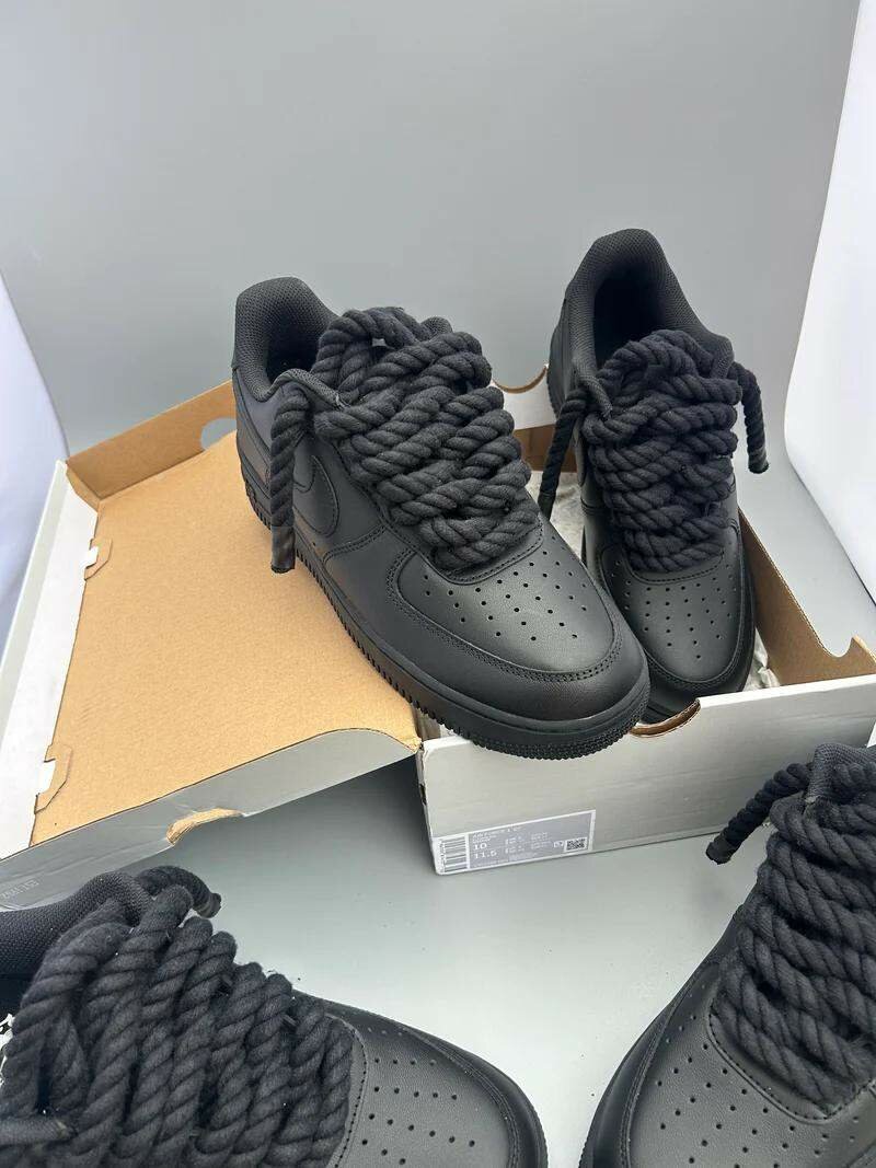 NEW BALANCE SNEAKERS.