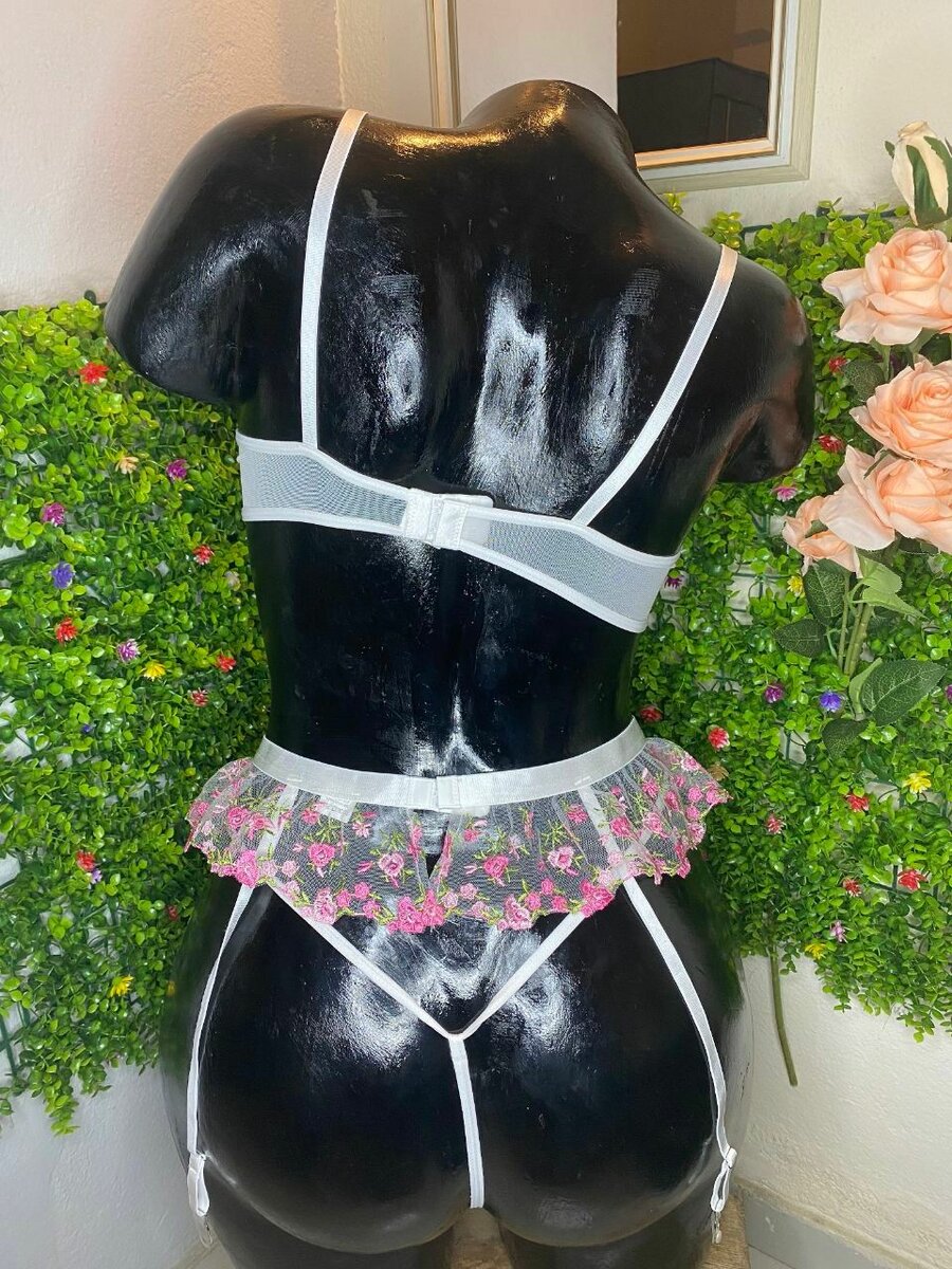 Ensemble lingerie floral élégant