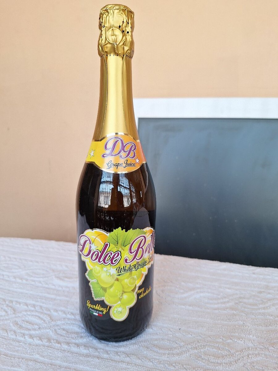 Non-alcoholic grape wine