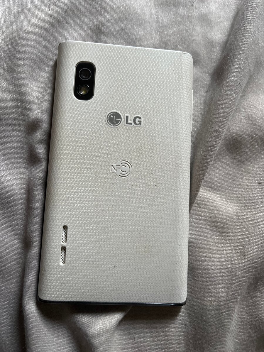 Smartphone LG compact blanc