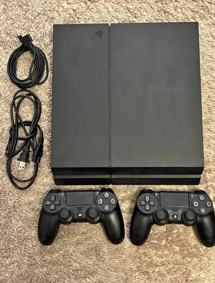 Console de jeu PS4 avec accessoires