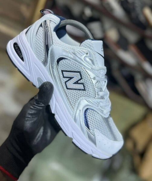 Baskets blanches sport homme