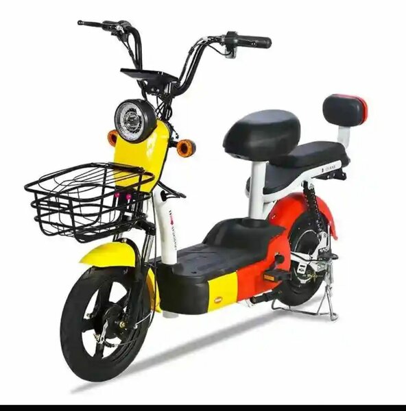 Vélo électrique compact coloré