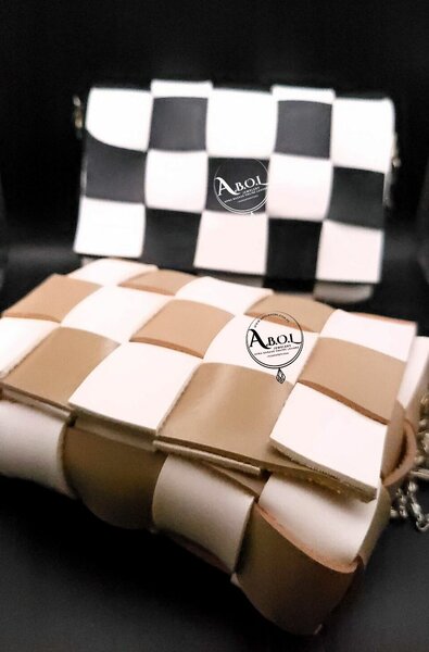 Kids bag with big chain black and white