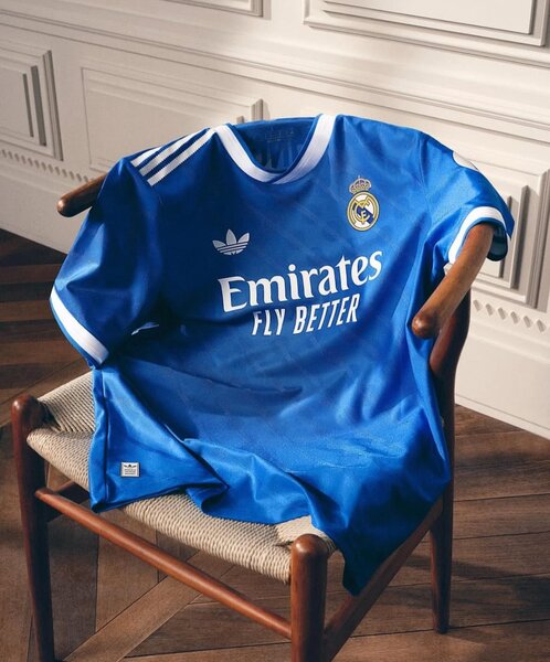 Maillot de football bleu stylé