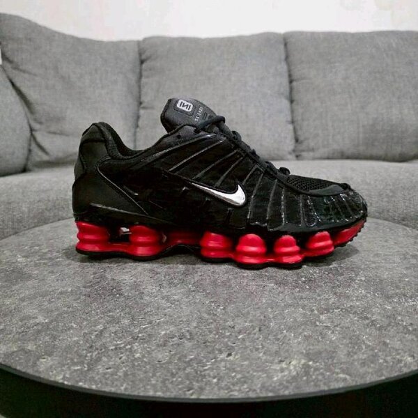 Baskets Nike Shox Noir