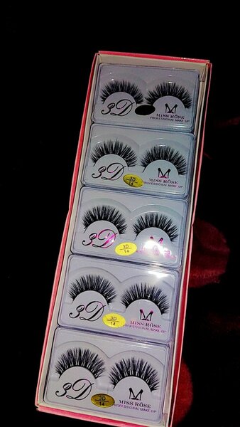 Eye lashes