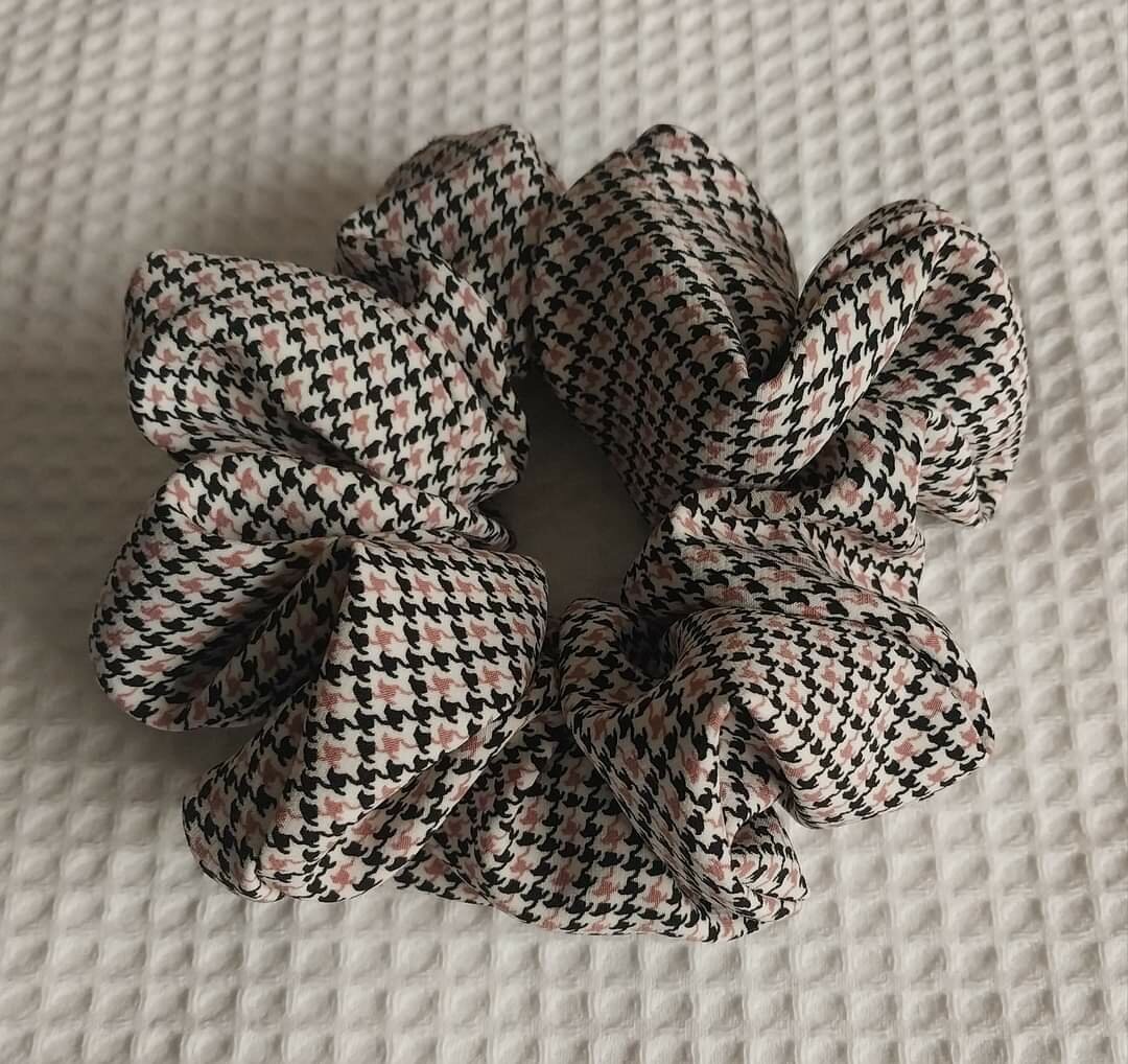 Elise Scrunchy