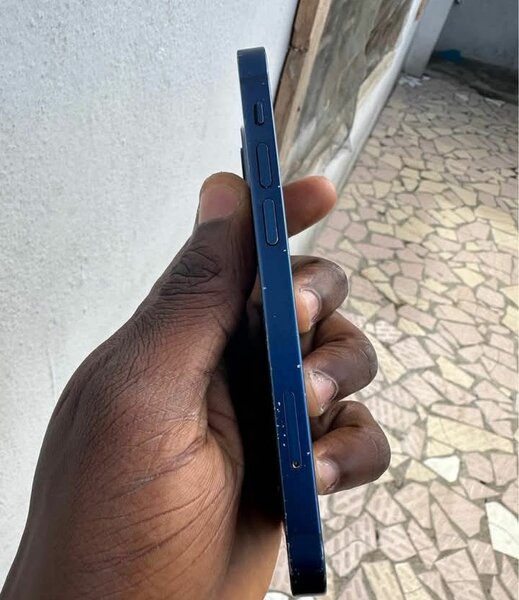 iPhone 12 bleu 64GB