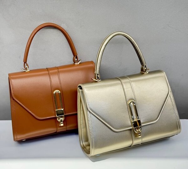 Sac à main doré élégant