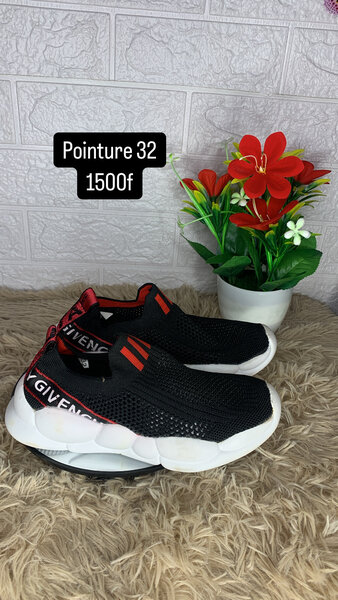 Baskets noires style urbain