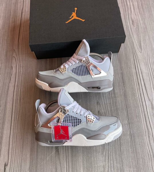 Jordan 4 Retro