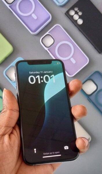 iPhone avec Coques Variées