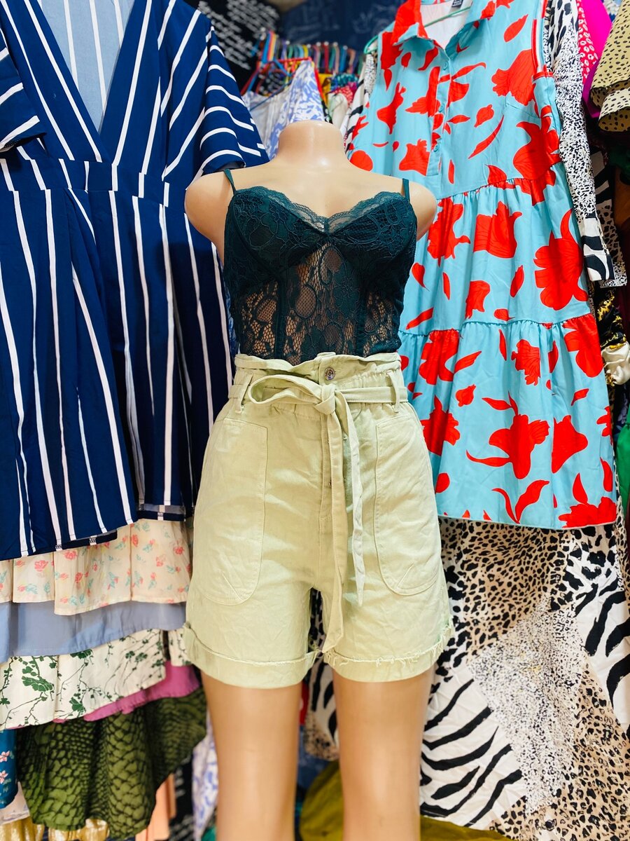 BODYSUITS & JEANS DOWN