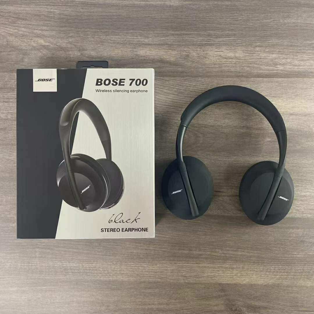 Bose 700 Wireless Headphone With Protective Bag