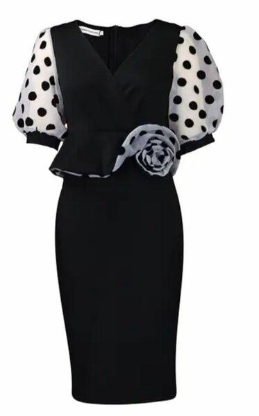 Robe noire à pois élégante