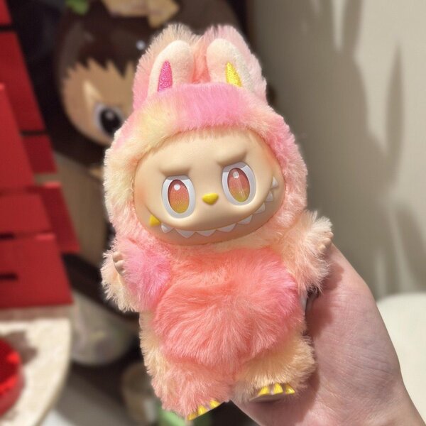 Figurine mignonne en peluche