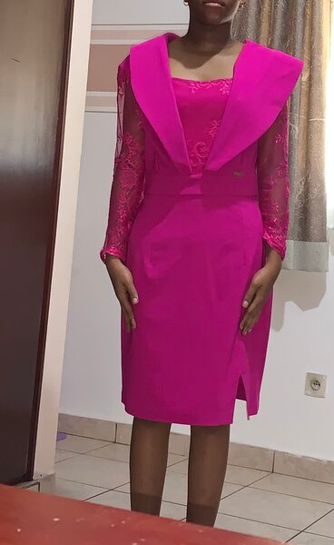 Robe élégante fuchsia en dentelle