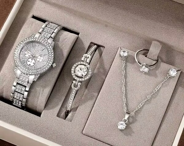 Ensemble de bijoux glamour